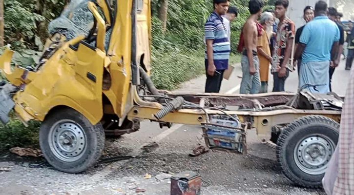 টাঙ্গাইলে ৩ গাড়ির সংঘর্ষে নিহত ২